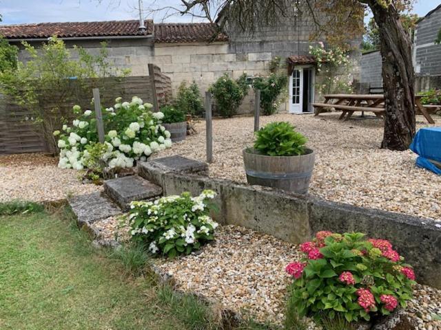 La Cour Des Cloches Bed & Breakfast Mainxe Exterior photo