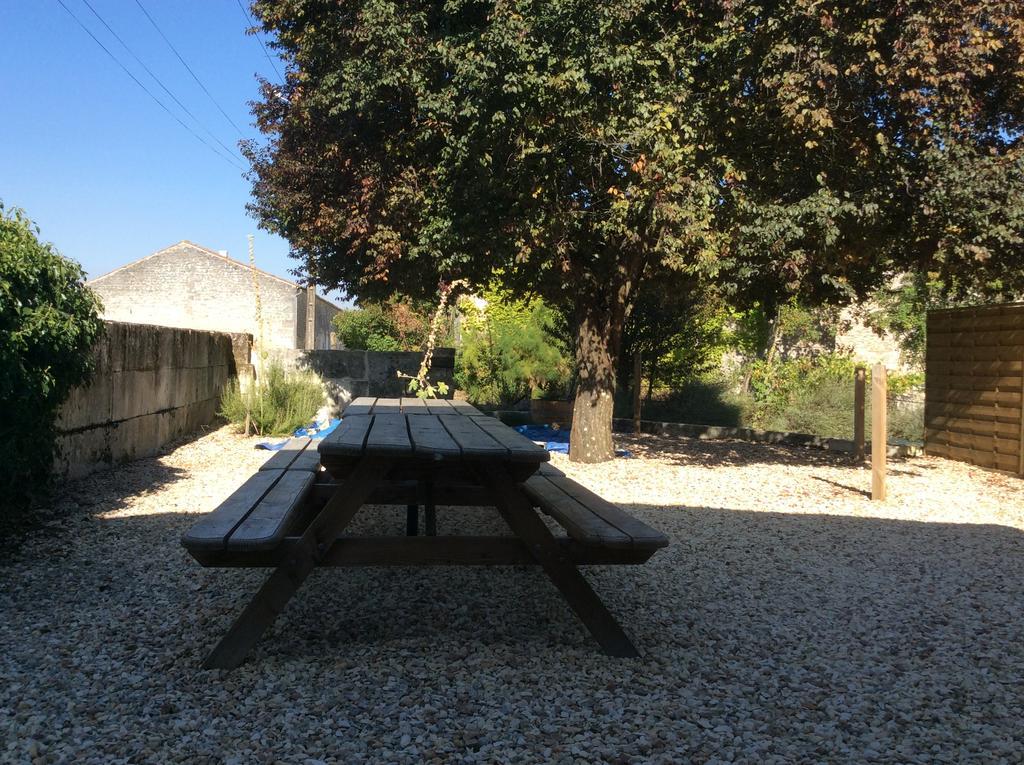 La Cour Des Cloches Bed & Breakfast Mainxe Exterior photo