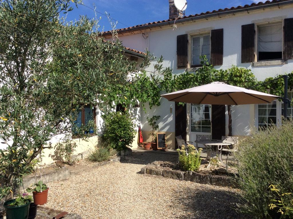 La Cour Des Cloches Bed & Breakfast Mainxe Exterior photo